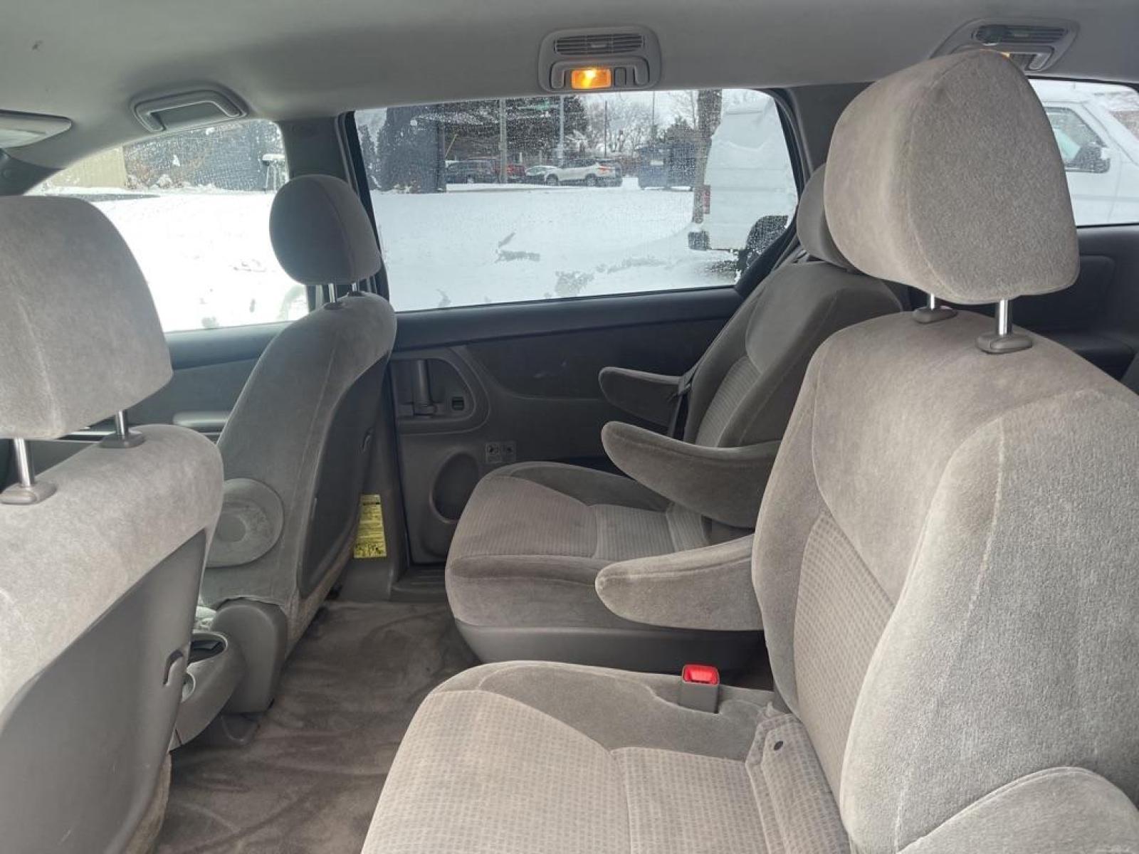 2007 BLUE TOYOTA SIENNA CE (5TDZK23C37S) with an 3.5L engine, Automatic transmission, located at 1708 Broadway, Rockford, IL, 61104, (815) 397-5010, 42.252522, -89.069359 - Photo #5