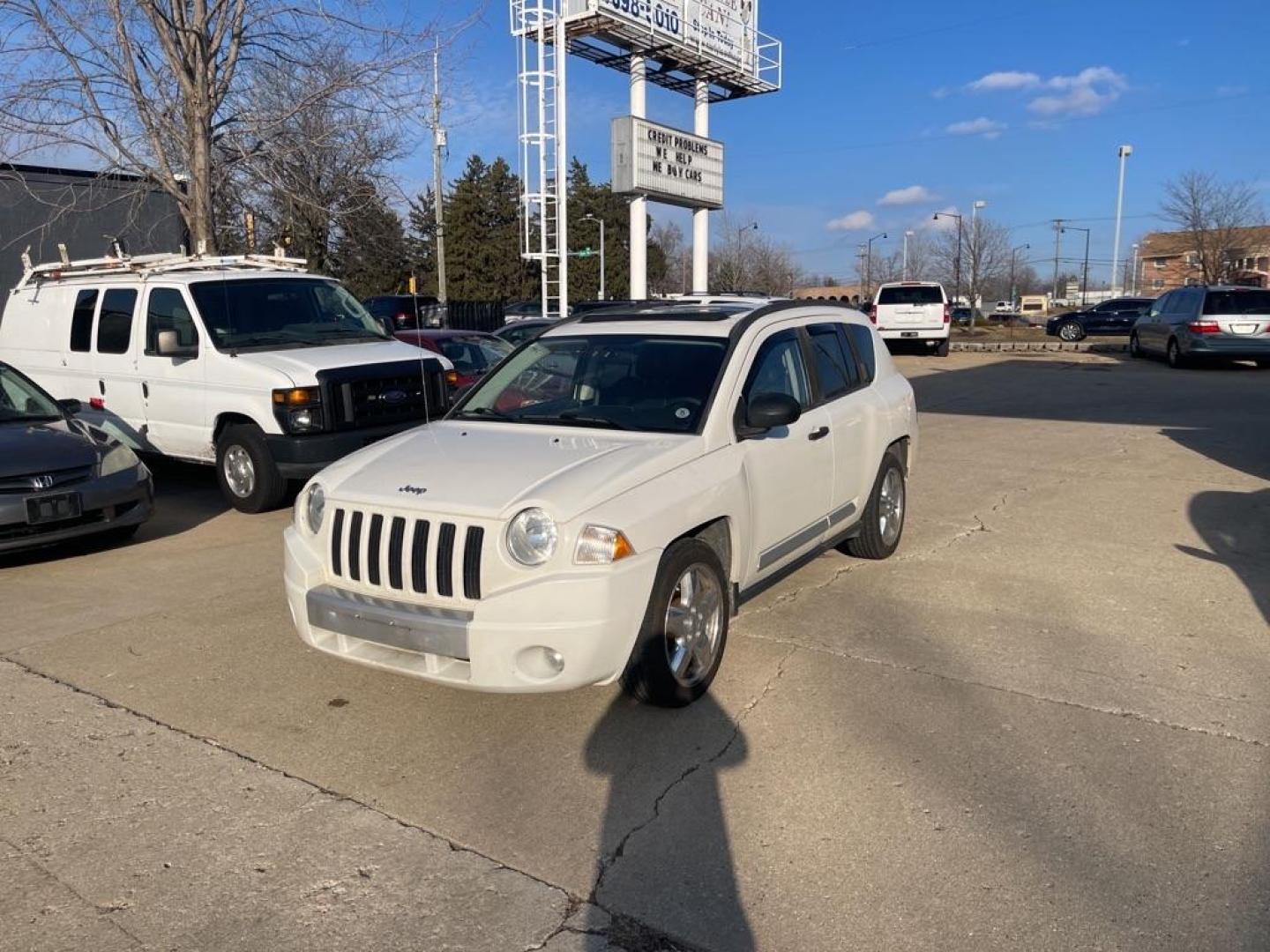 2007 WHITE JEEP COMPASS LIMITED (1J8FF57W67D) with an 2.4L engine, Continuously Variable transmission, located at 1708 Broadway, Rockford, IL, 61104, (815) 397-5010, 42.252522, -89.069359 - Photo#0