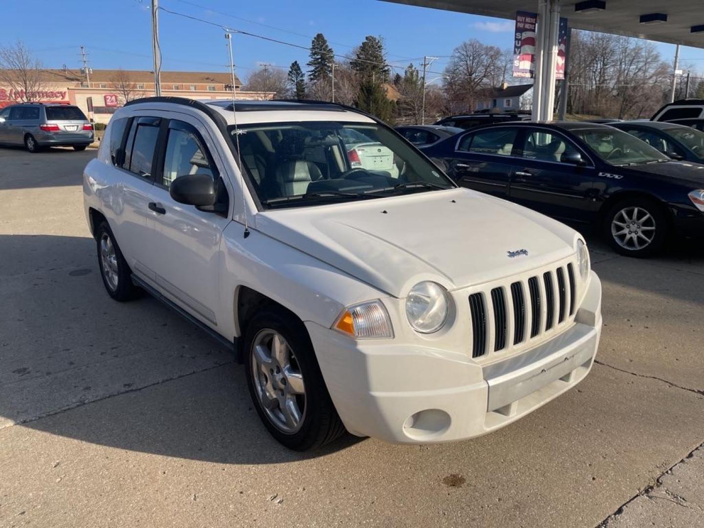 2007 WHITE JEEP COMPASS LIMITED (1J8FF57W67D) with an 2.4L engine, Continuously Variable transmission, located at 1708 Broadway, Rockford, IL, 61104, (815) 397-5010, 42.252522, -89.069359 - Photo#1