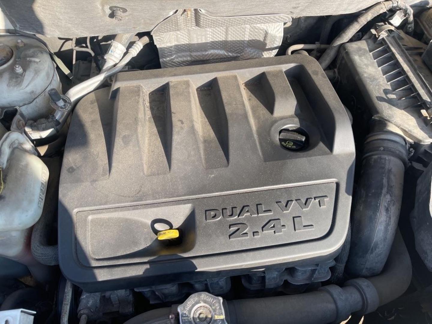 2007 WHITE JEEP COMPASS LIMITED (1J8FF57W67D) with an 2.4L engine, Continuously Variable transmission, located at 1708 Broadway, Rockford, IL, 61104, (815) 397-5010, 42.252522, -89.069359 - Photo#9