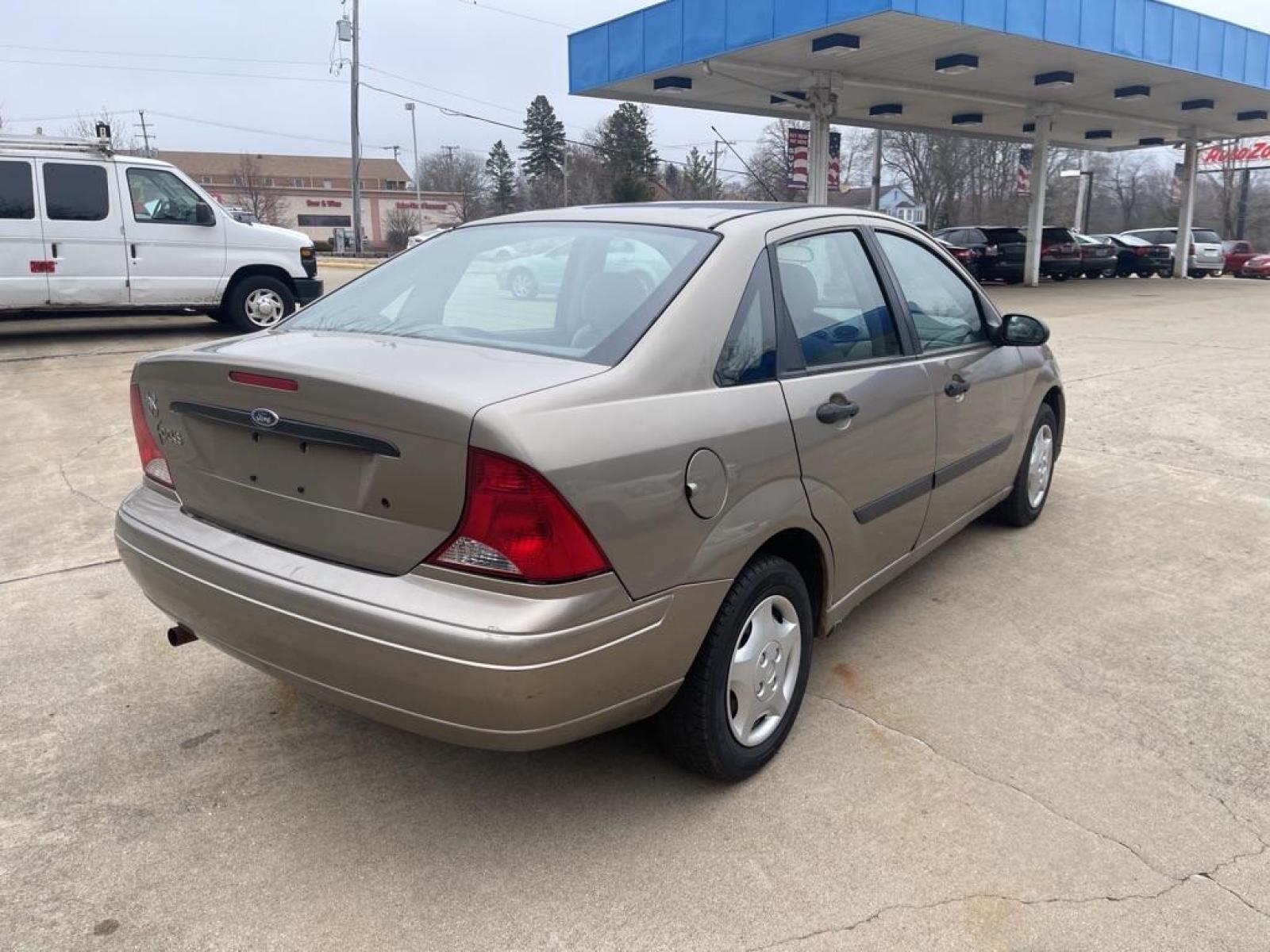 2004 GOLD FORD FOCUS LX (1FAFP33Z14W) with an 2.3L engine, Automatic transmission, located at 1708 Broadway, Rockford, IL, 61104, (815) 397-5010, 42.252522, -89.069359 - Photo #2