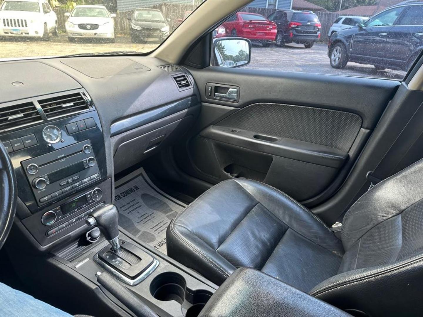 2008 WHITE FORD FUSION SEL (3FAHP08148R) with an 3.0L engine, Automatic transmission, located at 1708 Broadway, Rockford, IL, 61104, (815) 397-5010, 42.252522, -89.069359 - Photo#10