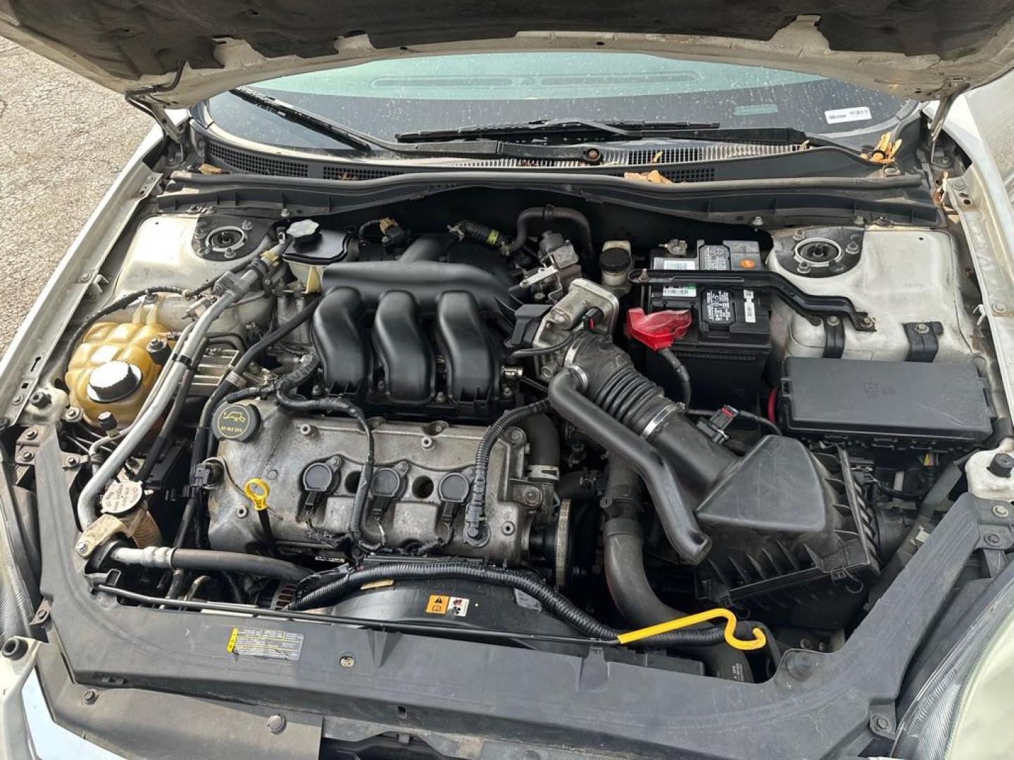 2008 WHITE FORD FUSION SEL (3FAHP08148R) with an 3.0L engine, Automatic transmission, located at 1708 Broadway, Rockford, IL, 61104, (815) 397-5010, 42.252522, -89.069359 - Photo#12