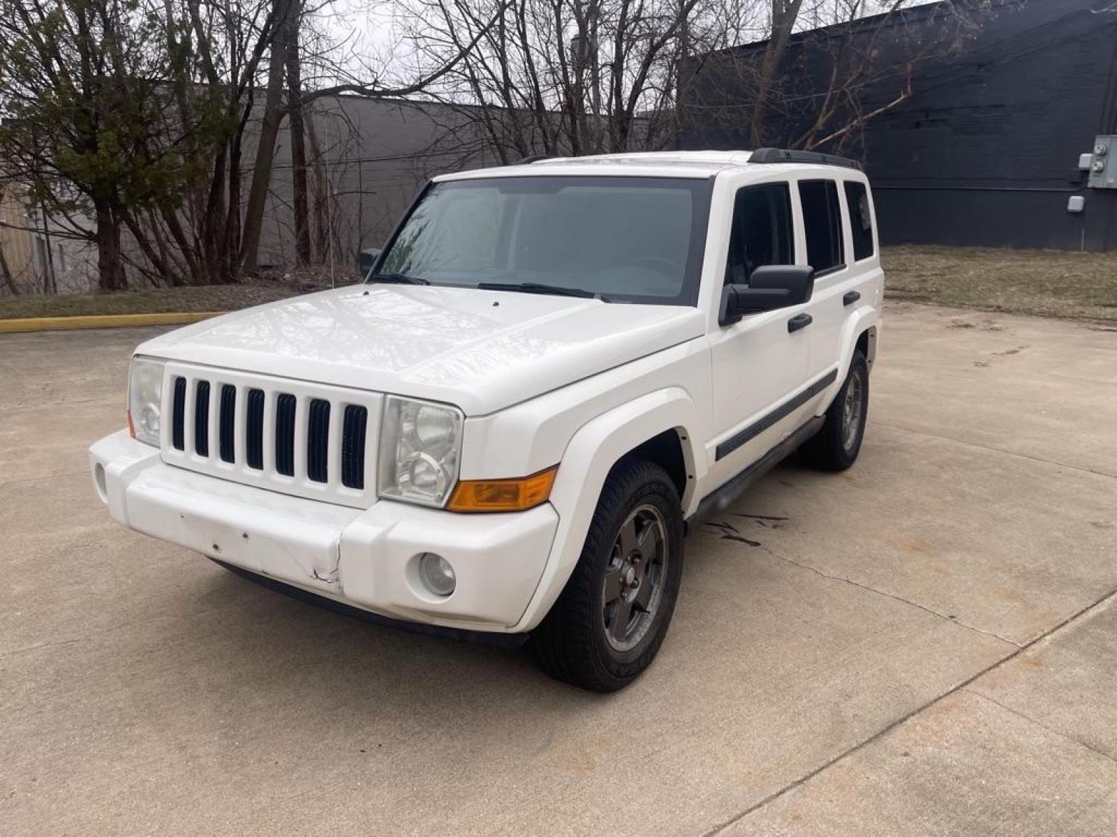 2006 WHITE JEEP COMMANDER (1J8HG48K36C) with an 3.7L engine, Automatic transmission, located at 151 Alpine Road, Rockford, IL, 61108, (815) 398-5010, 42.212986, -89.029320 - Photo #0