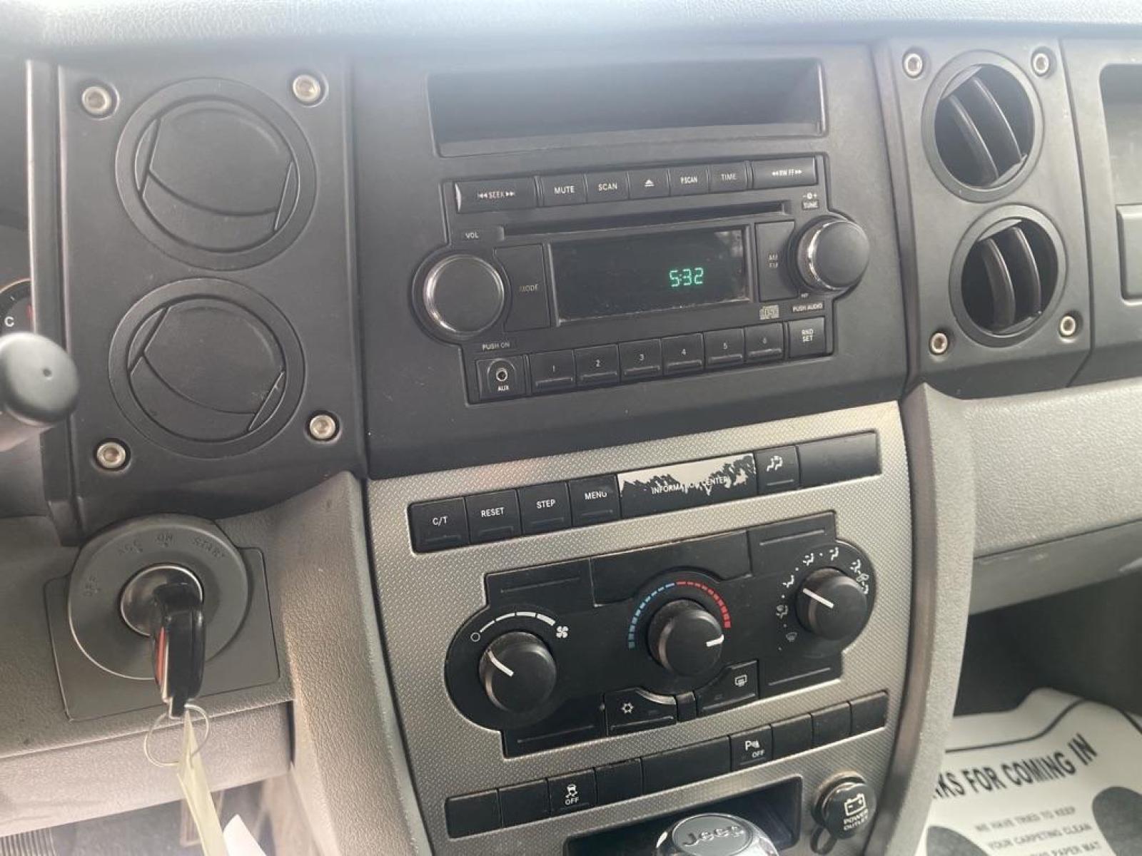 2006 WHITE JEEP COMMANDER (1J8HG48K36C) with an 3.7L engine, Automatic transmission, located at 151 Alpine Road, Rockford, IL, 61108, (815) 398-5010, 42.212986, -89.029320 - Photo #6