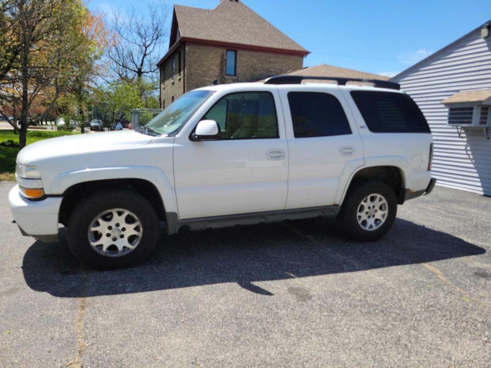 2006 WHITE CHEVROLET TAHOE 1500 (1GNEK13Z46R) with an 5.3L engine, Automatic transmission, located at 1708 Broadway, Rockford, IL, 61104, (815) 397-5010, 42.252522, -89.069359 - Photo #1