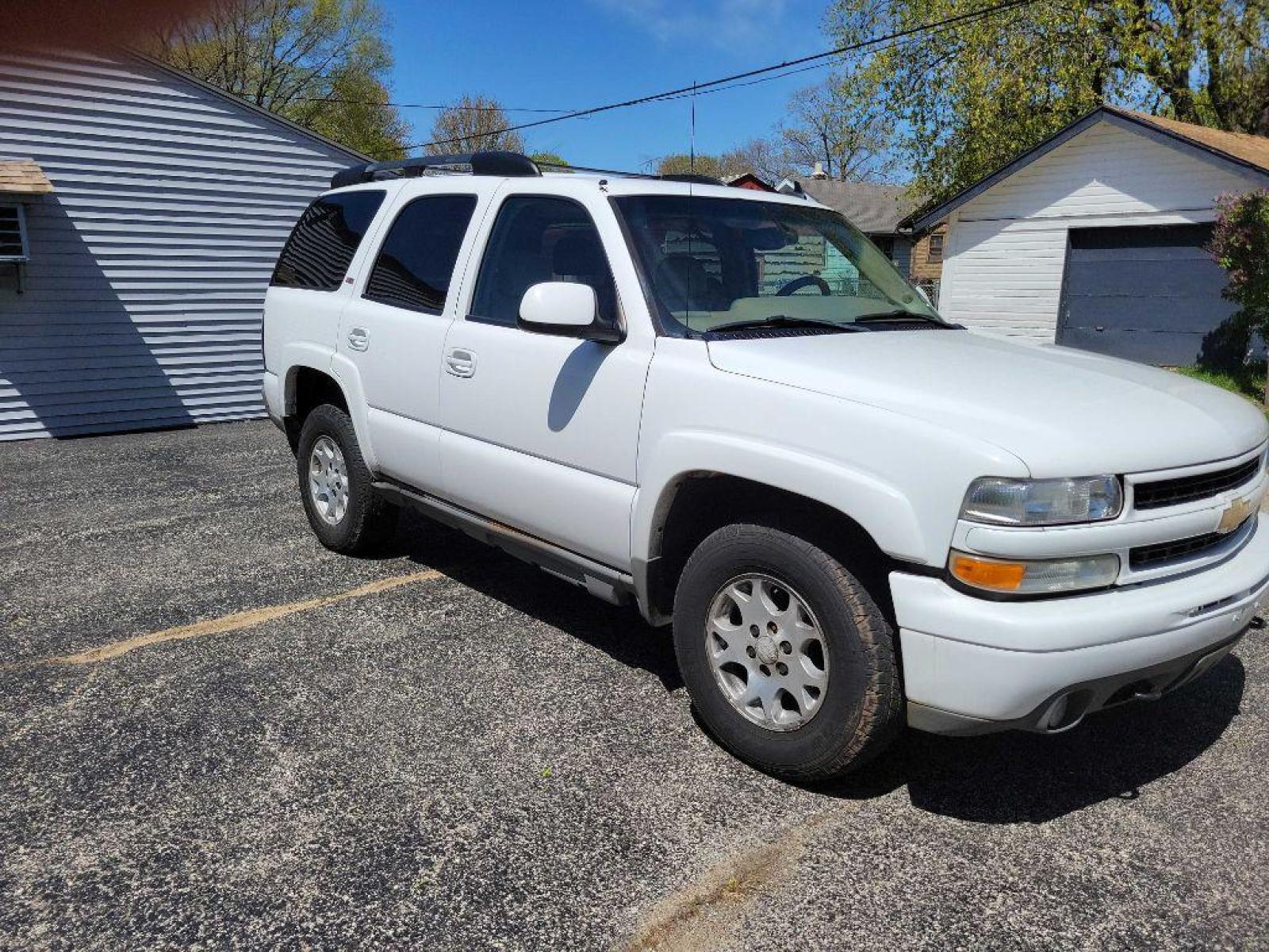 2006 WHITE CHEVROLET TAHOE 1500 (1GNEK13Z46R) with an 5.3L engine, Automatic transmission, located at 1708 Broadway, Rockford, IL, 61104, (815) 397-5010, 42.252522, -89.069359 - Photo #3