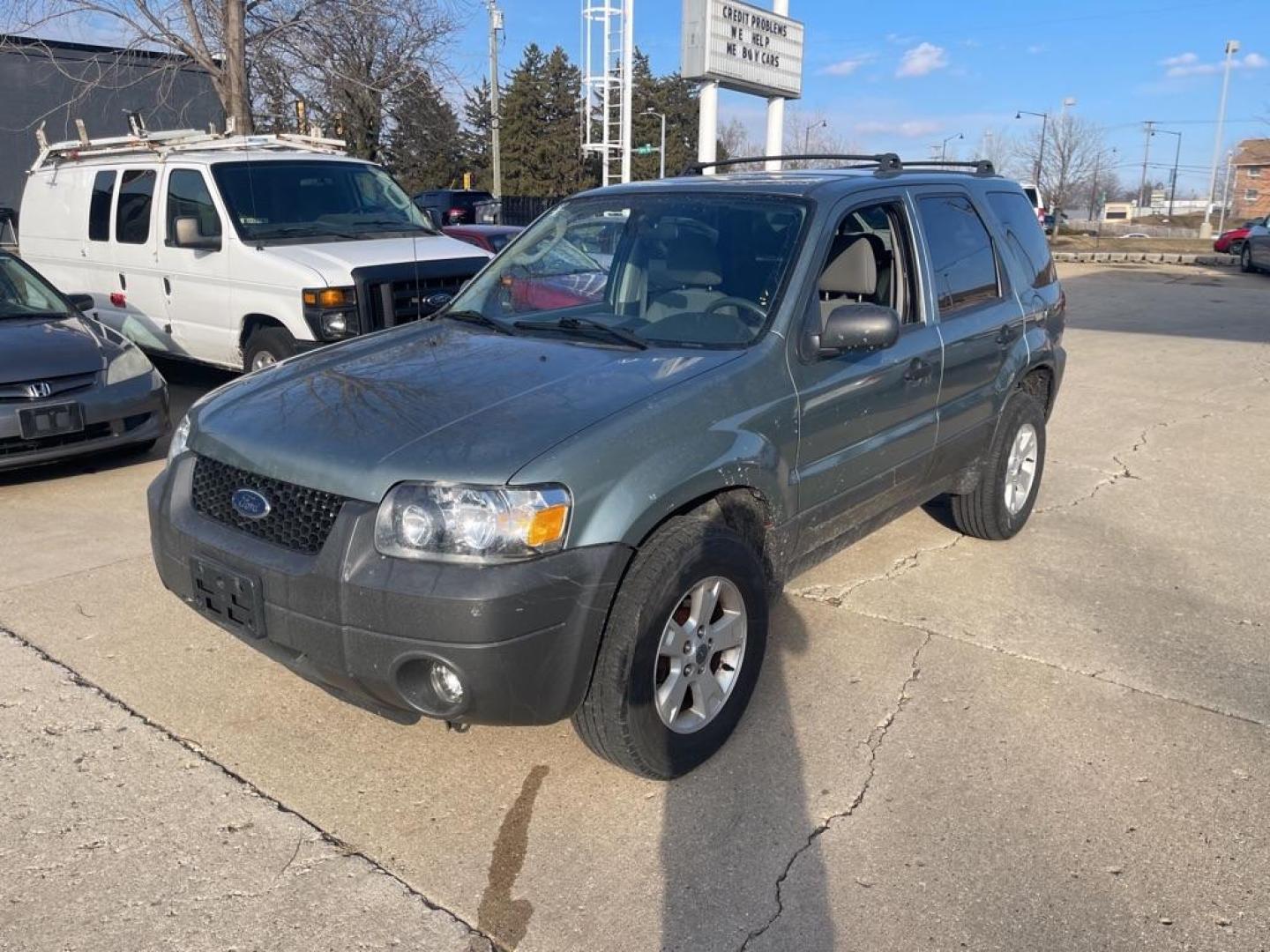 2006 GREEN FORD ESCAPE XLT (1FMYU03156K) with an 3.0L engine, Automatic transmission, located at 1708 Broadway, Rockford, IL, 61104, (815) 397-5010, 42.252522, -89.069359 - Photo#0
