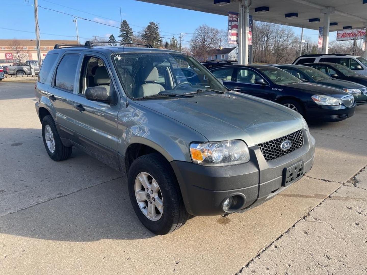 2006 GREEN FORD ESCAPE XLT (1FMYU03156K) with an 3.0L engine, Automatic transmission, located at 1708 Broadway, Rockford, IL, 61104, (815) 397-5010, 42.252522, -89.069359 - Photo#1