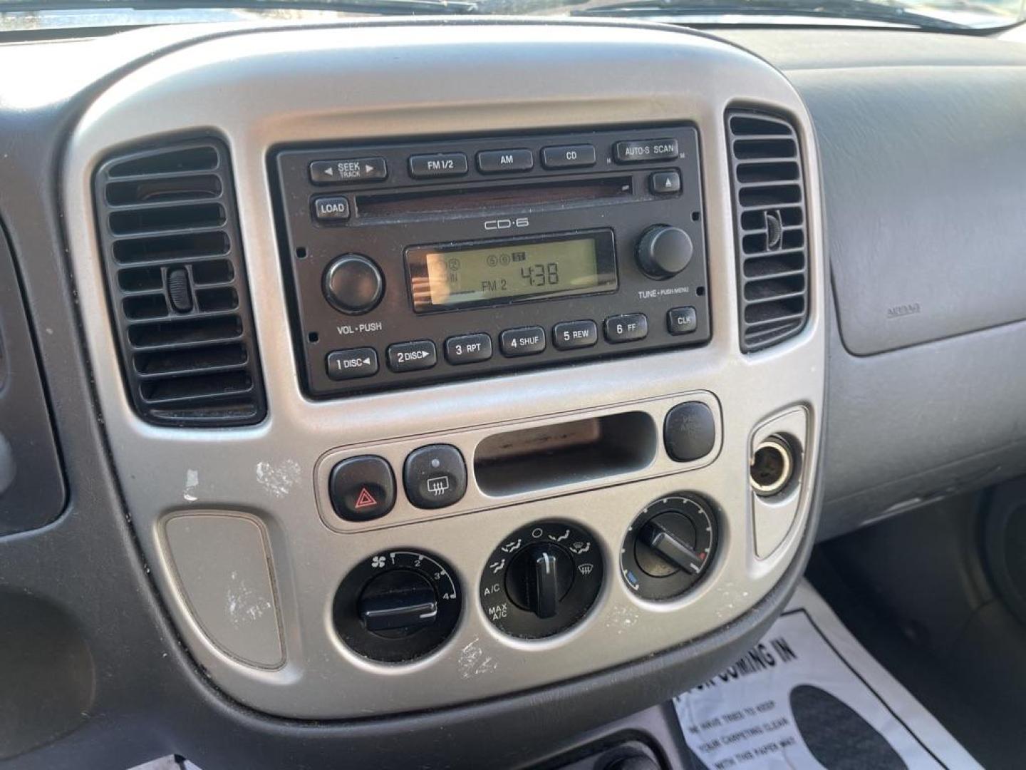 2006 GREEN FORD ESCAPE XLT (1FMYU03156K) with an 3.0L engine, Automatic transmission, located at 1708 Broadway, Rockford, IL, 61104, (815) 397-5010, 42.252522, -89.069359 - Photo#6