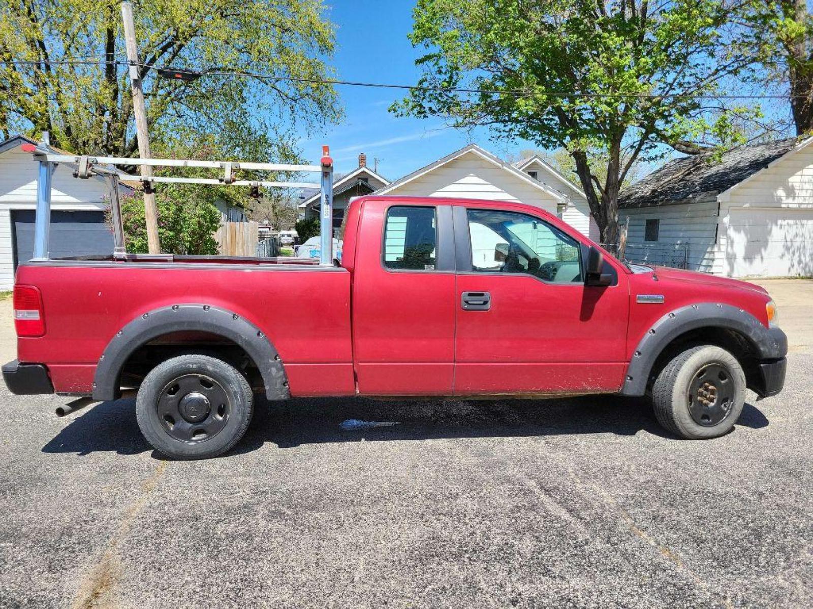 2008 RED FORD F150 (1FTRX12W68F) with an 4.6L engine, Automatic transmission, located at 1708 Broadway, Rockford, IL, 61104, (815) 397-5010, 42.252522, -89.069359 - Photo #4