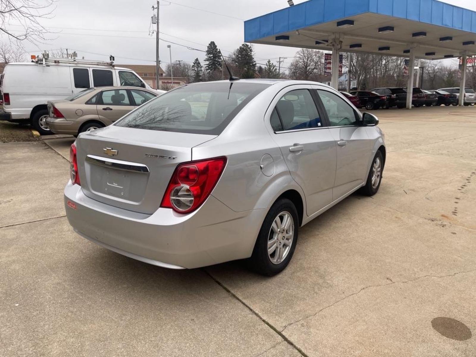 2013 SILVER CHEVROLET SONIC LT (1G1JC5SHXD4) with an 1.8L engine, Automatic transmission, located at 1708 Broadway, Rockford, IL, 61104, (815) 397-5010, 42.252522, -89.069359 - Photo #2