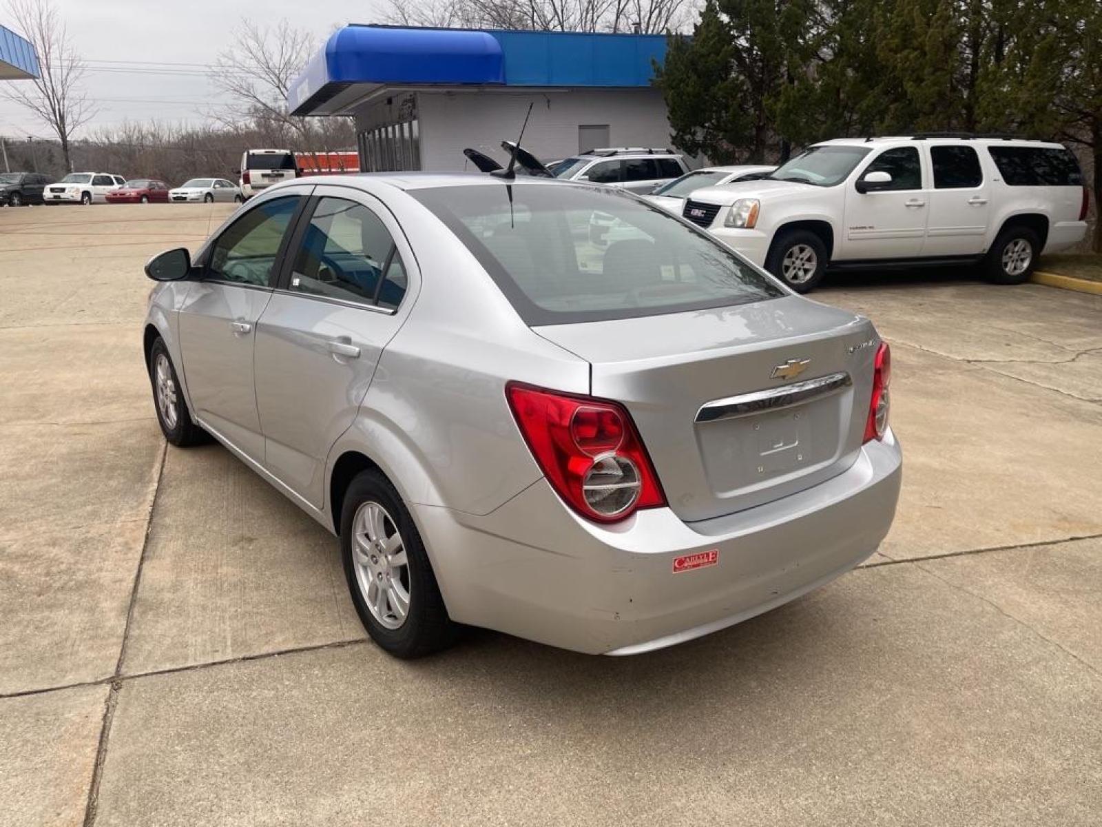 2013 SILVER CHEVROLET SONIC LT (1G1JC5SHXD4) with an 1.8L engine, Automatic transmission, located at 1708 Broadway, Rockford, IL, 61104, (815) 397-5010, 42.252522, -89.069359 - Photo #3