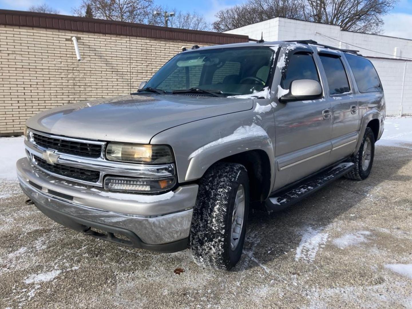 2004 Chevrolet Suburban LS's photo