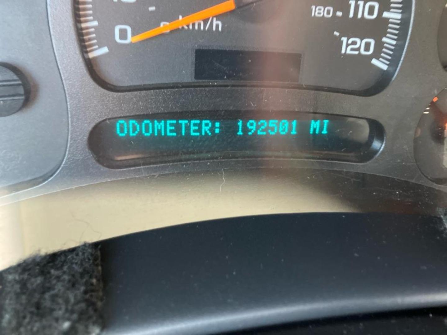 2004 SILVER CHEVROLET SUBURBAN 1500 (1GNFK16Z44J) with an 5.3L engine, Automatic transmission, located at 1708 Broadway, Rockford, IL, 61104, (815) 397-5010, 42.252522, -89.069359 - Photo#8