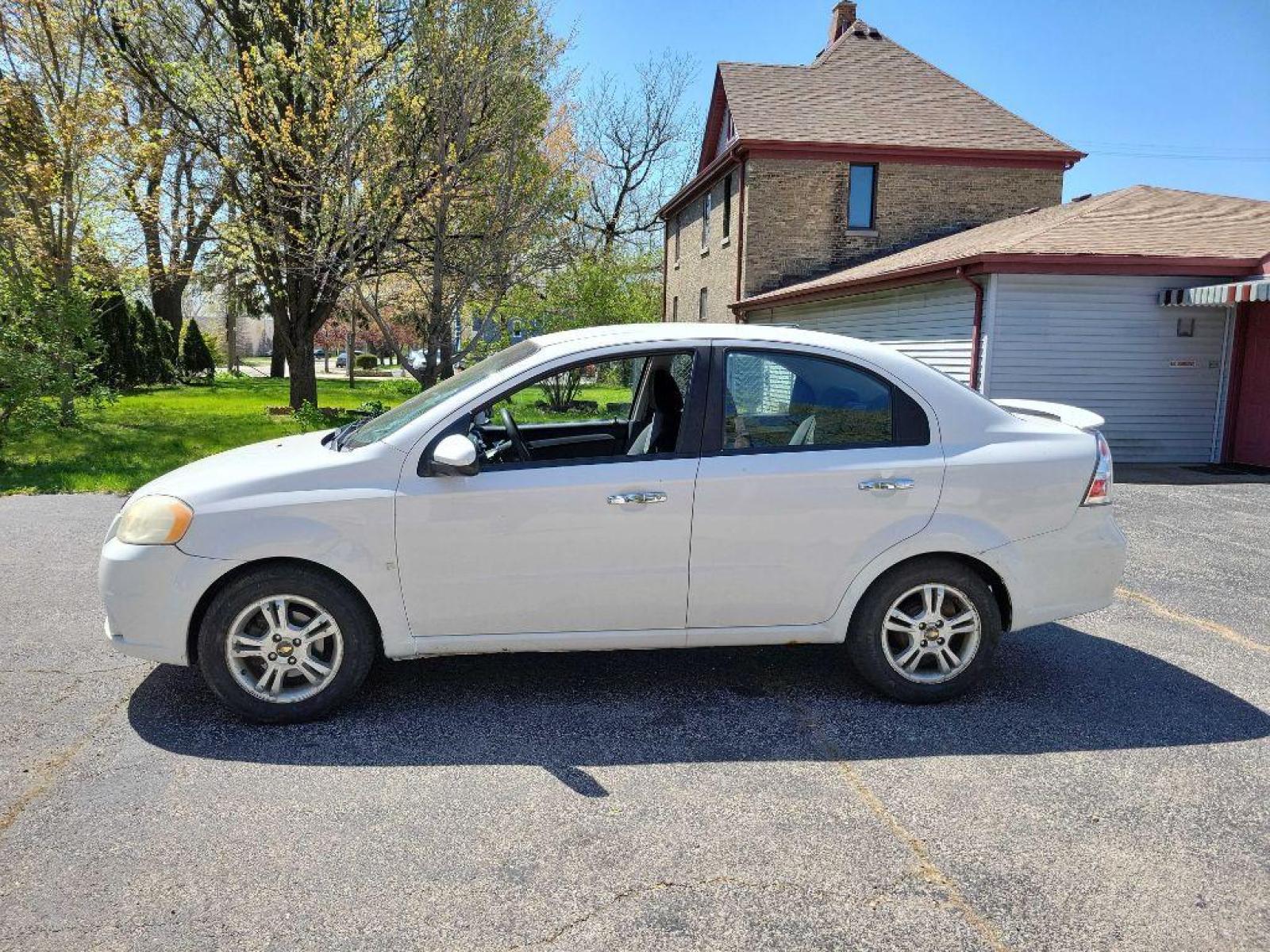 2009 WHITE CHEVROLET AVEO LT (KL1TG56E79B) with an 1.6L engine, Automatic transmission, located at 1708 Broadway, Rockford, IL, 61104, (815) 397-5010, 42.252522, -89.069359 - Photo #1