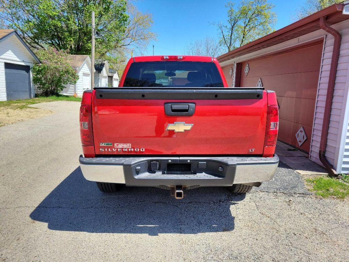2011 RED CHEVROLET SILVERADO 1500 LT (3GCPKSE32BG) with an 5.3L engine, Automatic transmission, located at 1708 Broadway, Rockford, IL, 61104, (815) 397-5010, 42.252522, -89.069359 - Photo#3