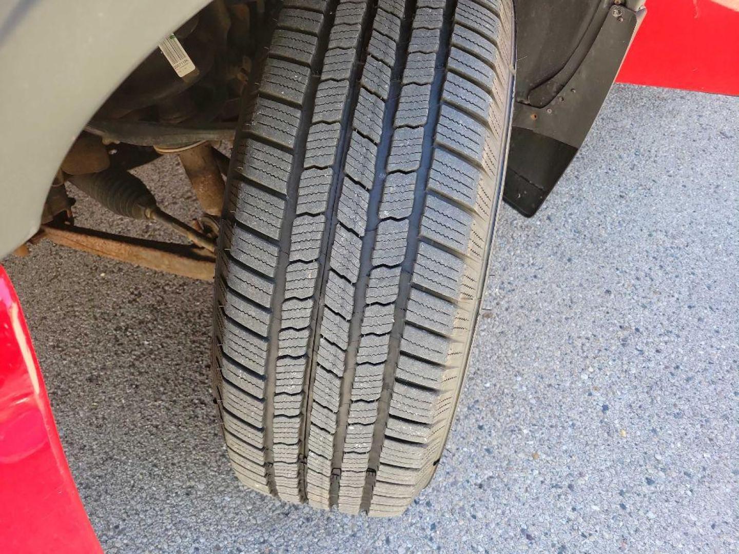 2011 RED CHEVROLET SILVERADO 1500 LT (3GCPKSE32BG) with an 5.3L engine, Automatic transmission, located at 1708 Broadway, Rockford, IL, 61104, (815) 397-5010, 42.252522, -89.069359 - Photo#7