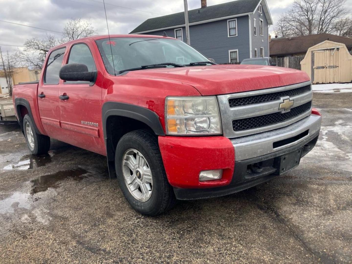 2011 RED CHEVROLET SILVERADO 1500 LT (3GCPKSE32BG) with an 5.3L engine, Automatic transmission, located at 1708 Broadway, Rockford, IL, 61104, (815) 397-5010, 42.252522, -89.069359 - Photo#0