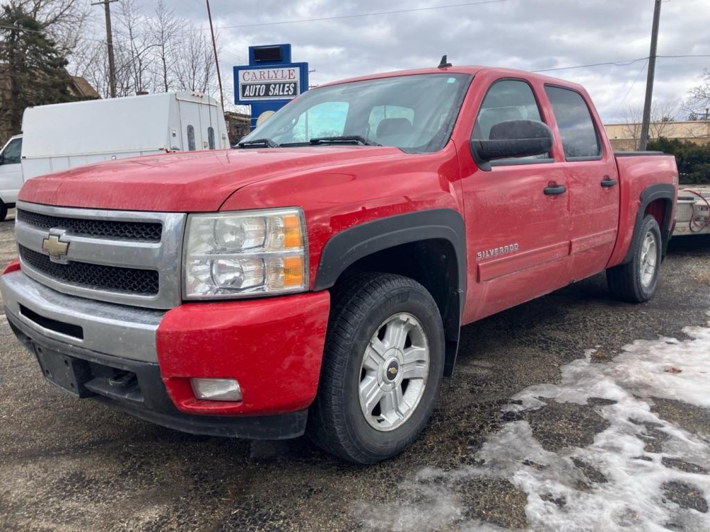 2011 RED CHEVROLET SILVERADO 1500 LT (3GCPKSE32BG) with an 5.3L engine, Automatic transmission, located at 1708 Broadway, Rockford, IL, 61104, (815) 397-5010, 42.252522, -89.069359 - Photo#1