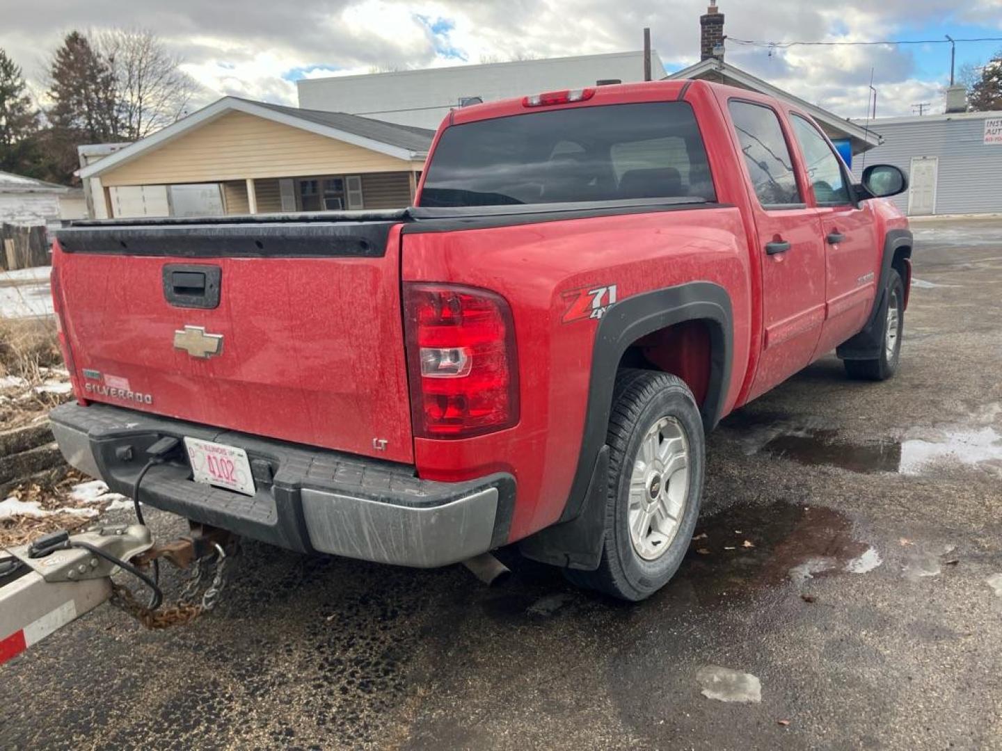 2011 RED CHEVROLET SILVERADO 1500 LT (3GCPKSE32BG) with an 5.3L engine, Automatic transmission, located at 1708 Broadway, Rockford, IL, 61104, (815) 397-5010, 42.252522, -89.069359 - Photo#3