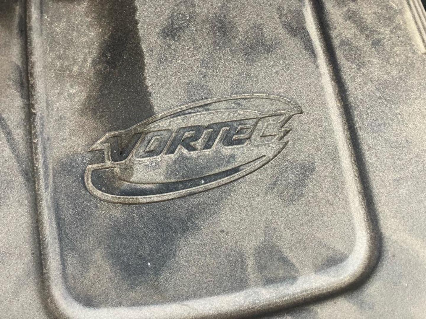 2011 RED CHEVROLET SILVERADO 1500 LT (3GCPKSE32BG) with an 5.3L engine, Automatic transmission, located at 1708 Broadway, Rockford, IL, 61104, (815) 397-5010, 42.252522, -89.069359 - Photo#9