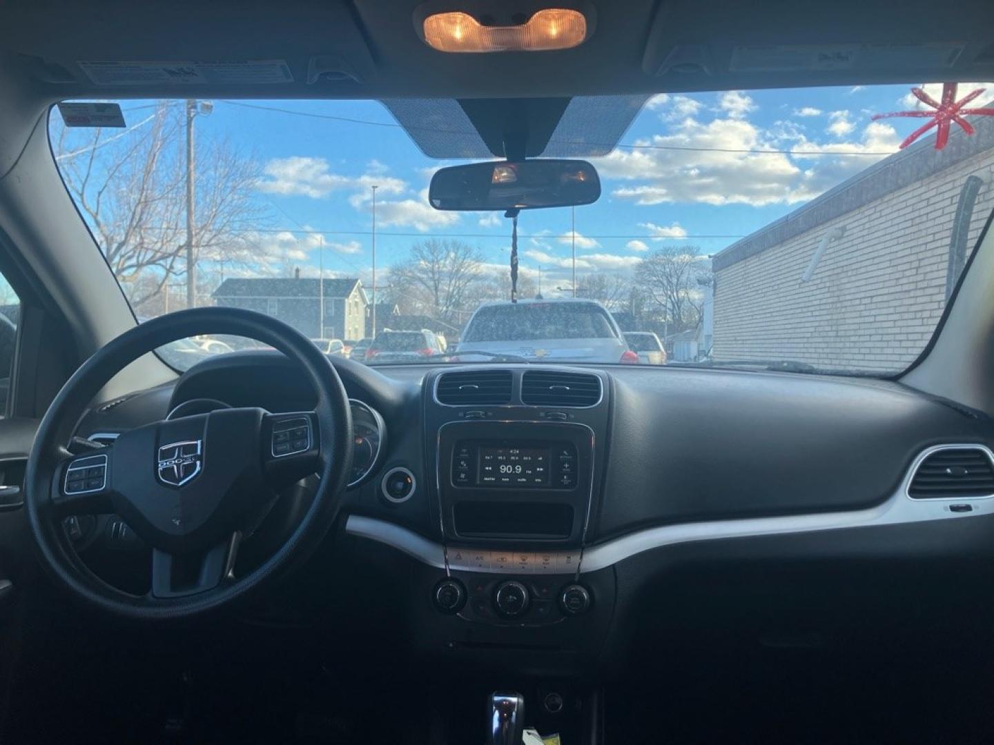 2011 RED CHEVROLET SILVERADO 1500 LT (3GCPKSE32BG) with an 5.3L engine, Automatic transmission, located at 1708 Broadway, Rockford, IL, 61104, (815) 397-5010, 42.252522, -89.069359- Photo#5