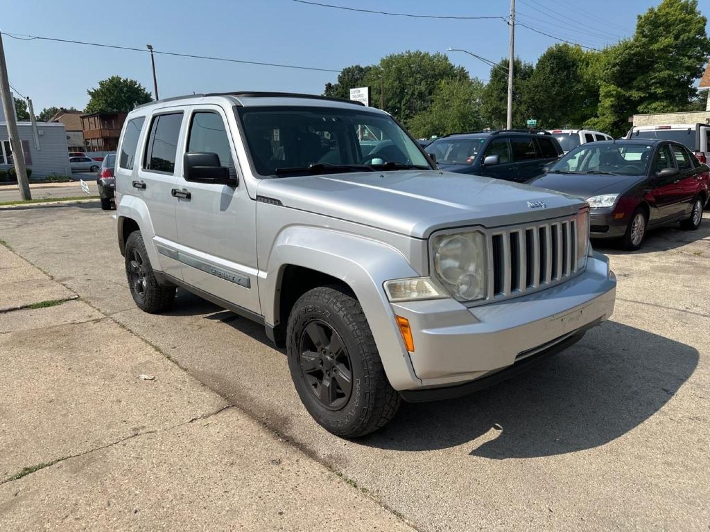 2008 SILVER JEEP LIBERTY SPORT (1J8GN28K68W) with an 3.7L engine, Automatic transmission, located at 1708 Broadway, Rockford, IL, 61104, (815) 397-5010, 42.252522, -89.069359 - Photo#3
