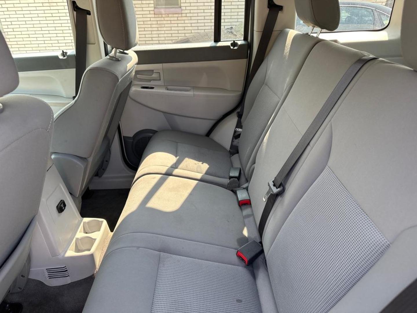 2008 SILVER JEEP LIBERTY SPORT (1J8GN28K68W) with an 3.7L engine, Automatic transmission, located at 1708 Broadway, Rockford, IL, 61104, (815) 397-5010, 42.252522, -89.069359 - Photo#4
