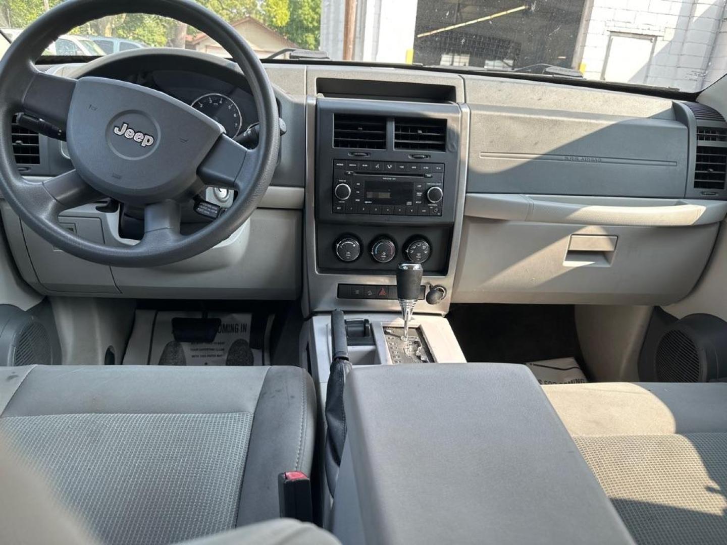 2008 SILVER JEEP LIBERTY SPORT (1J8GN28K68W) with an 3.7L engine, Automatic transmission, located at 1708 Broadway, Rockford, IL, 61104, (815) 397-5010, 42.252522, -89.069359 - Photo#5
