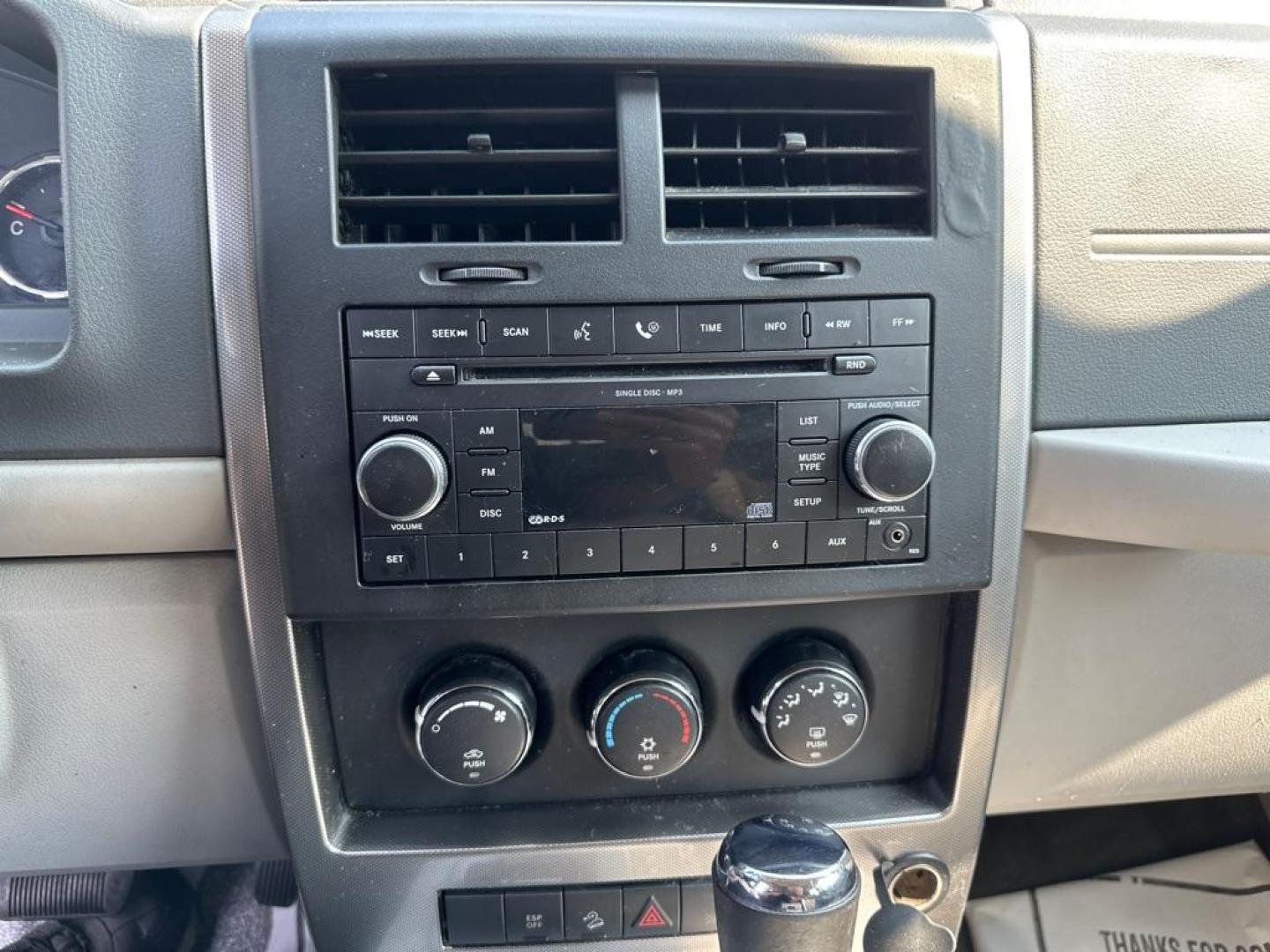 2008 SILVER JEEP LIBERTY SPORT (1J8GN28K68W) with an 3.7L engine, Automatic transmission, located at 1708 Broadway, Rockford, IL, 61104, (815) 397-5010, 42.252522, -89.069359 - Photo#7