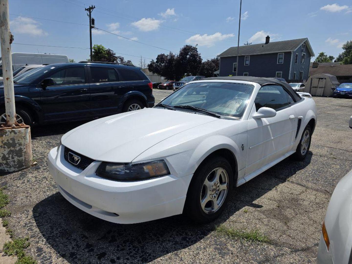 2003 WHITE FORD MUSTANG CONVERTABLE (1FAFP44493F) with an 3.8L engine, Automatic transmission, located at 1708 Broadway, Rockford, IL, 61104, (815) 397-5010, 42.252522, -89.069359 - Photo#1