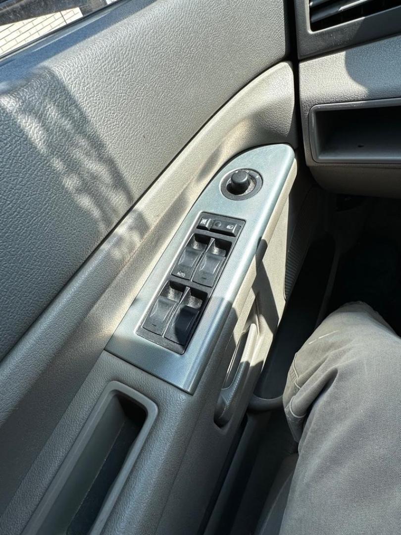 2005 WHITE JEEP GRAND CHEROKEE LAREDO (1J8GR48K55C) with an 3.7L engine, Automatic transmission, located at 1708 Broadway, Rockford, IL, 61104, (815) 397-5010, 42.252522, -89.069359 - Photo#8