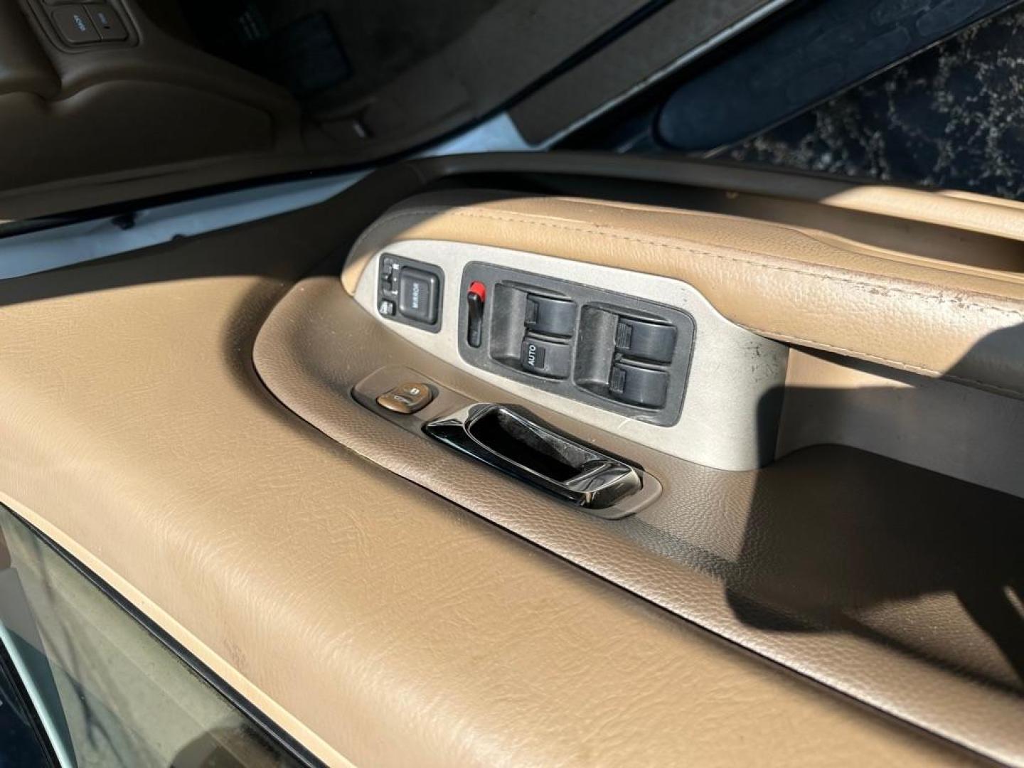 2008 WHITE HONDA PILOT EXL (5FNYF18758B) with an 3.5L engine, Automatic transmission, located at 1708 Broadway, Rockford, IL, 61104, (815) 397-5010, 42.252522, -89.069359 - Photo#0