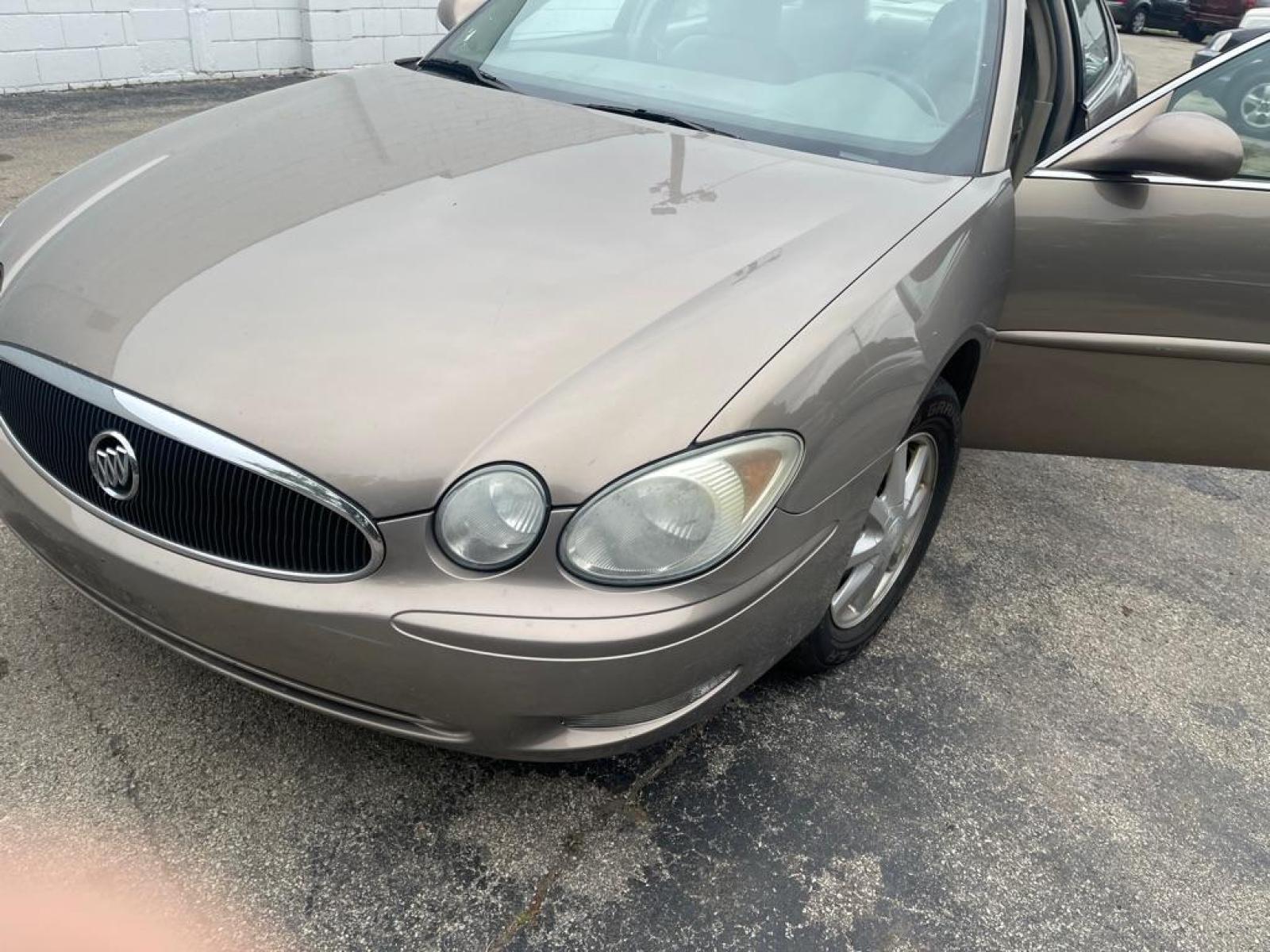 2005 BLUE BUICK LESABRE CUSTOM (1G4HP52K45U) with an 3.8L engine, Automatic transmission, located at 1708 Broadway, Rockford, IL, 61104, (815) 397-5010, 42.252522, -89.069359 - Photo #11