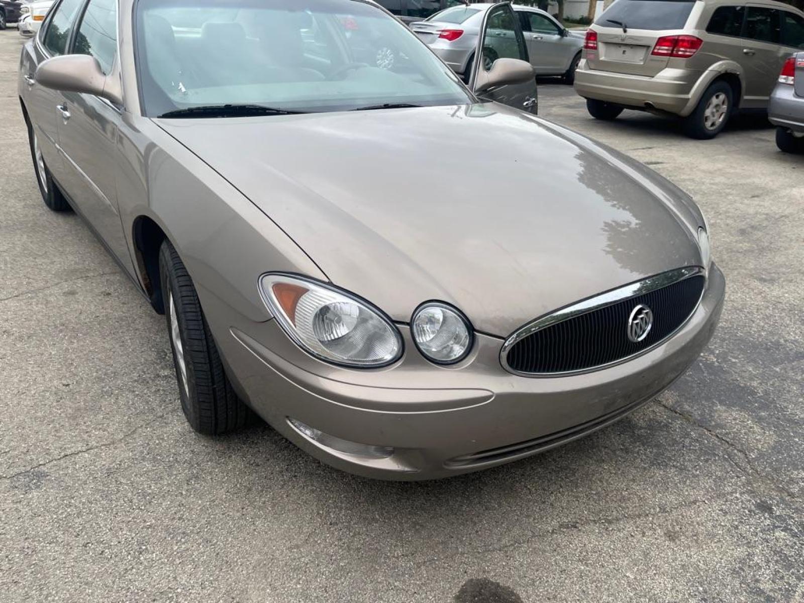 2005 BLUE BUICK LESABRE CUSTOM (1G4HP52K45U) with an 3.8L engine, Automatic transmission, located at 1708 Broadway, Rockford, IL, 61104, (815) 397-5010, 42.252522, -89.069359 - Photo #12