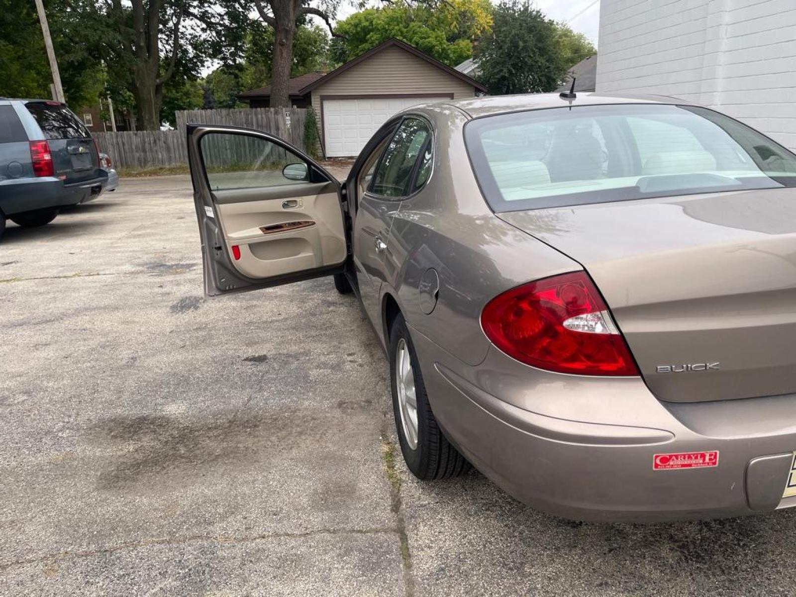 2005 BLUE BUICK LESABRE CUSTOM (1G4HP52K45U) with an 3.8L engine, Automatic transmission, located at 1708 Broadway, Rockford, IL, 61104, (815) 397-5010, 42.252522, -89.069359 - Photo #14