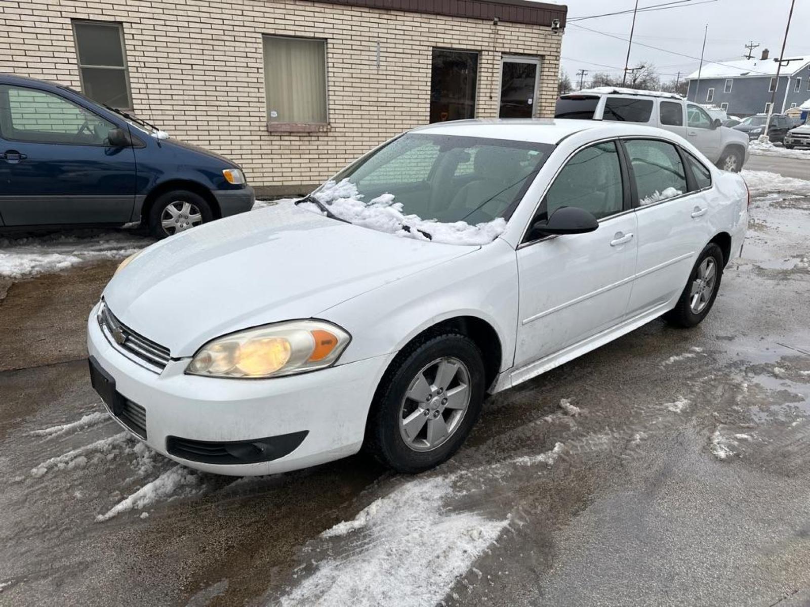 2010 WHITE CHEVROLET IMPALA LT (2G1WB5EKXA1) with an 3.5L engine, Automatic transmission, located at 1708 Broadway, Rockford, IL, 61104, (815) 397-5010, 42.252522, -89.069359 - Photo #1