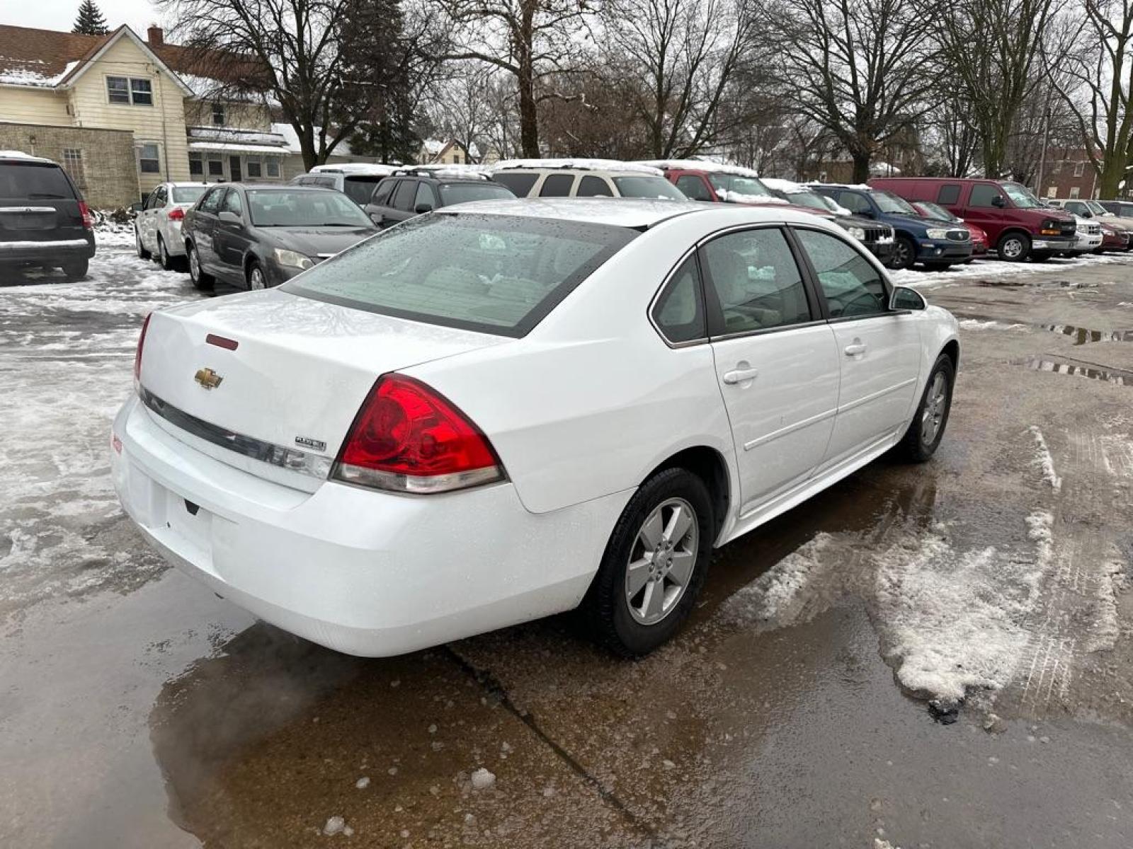 2010 WHITE CHEVROLET IMPALA LT (2G1WB5EKXA1) with an 3.5L engine, Automatic transmission, located at 1708 Broadway, Rockford, IL, 61104, (815) 397-5010, 42.252522, -89.069359 - Photo #3