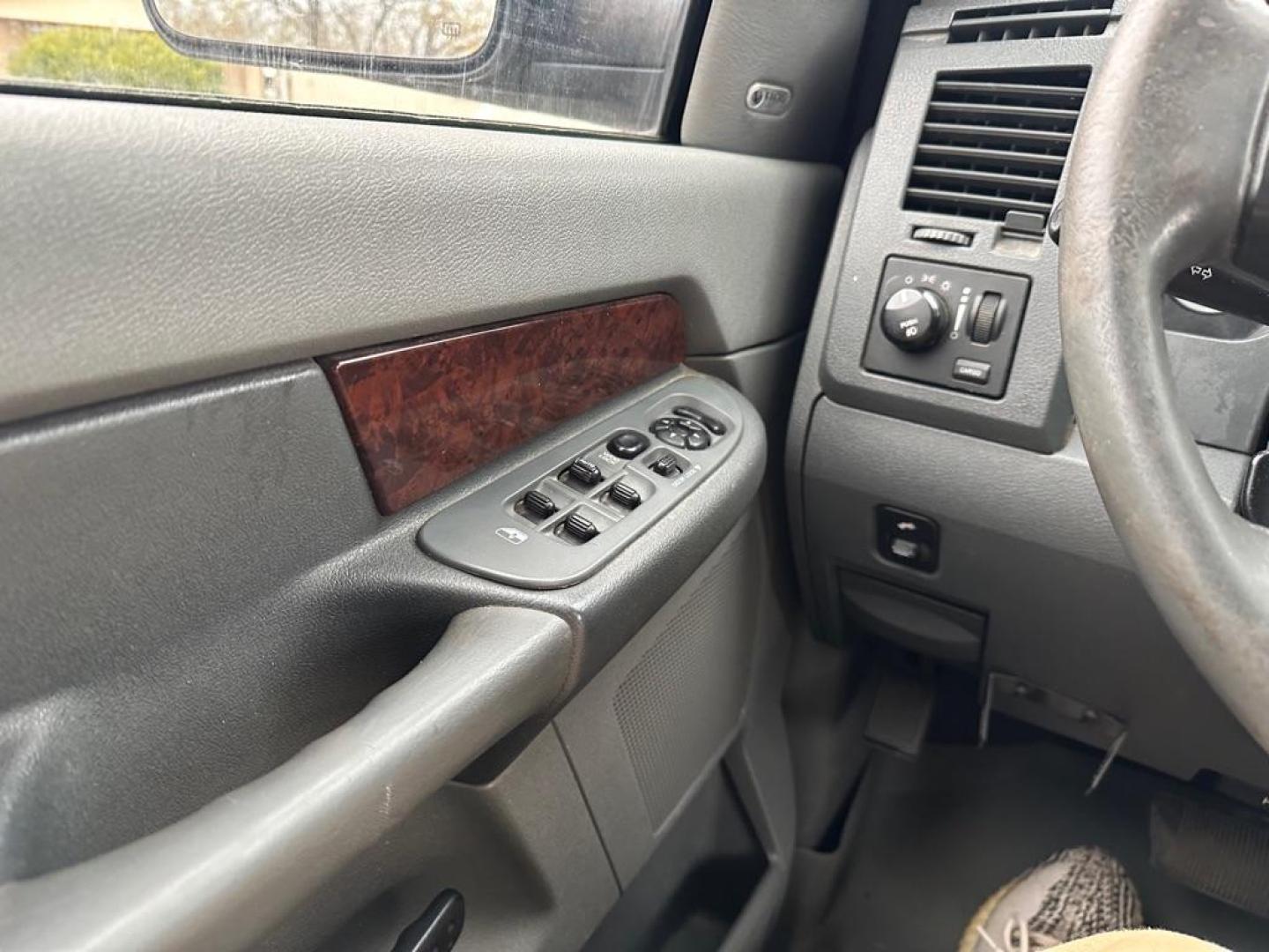 2008 SILVER DODGE RAM 1500 ST (1D7HU18248S) with an 5.7L engine, Automatic transmission, located at 1708 Broadway, Rockford, IL, 61104, (815) 397-5010, 42.252522, -89.069359 - Photo#10