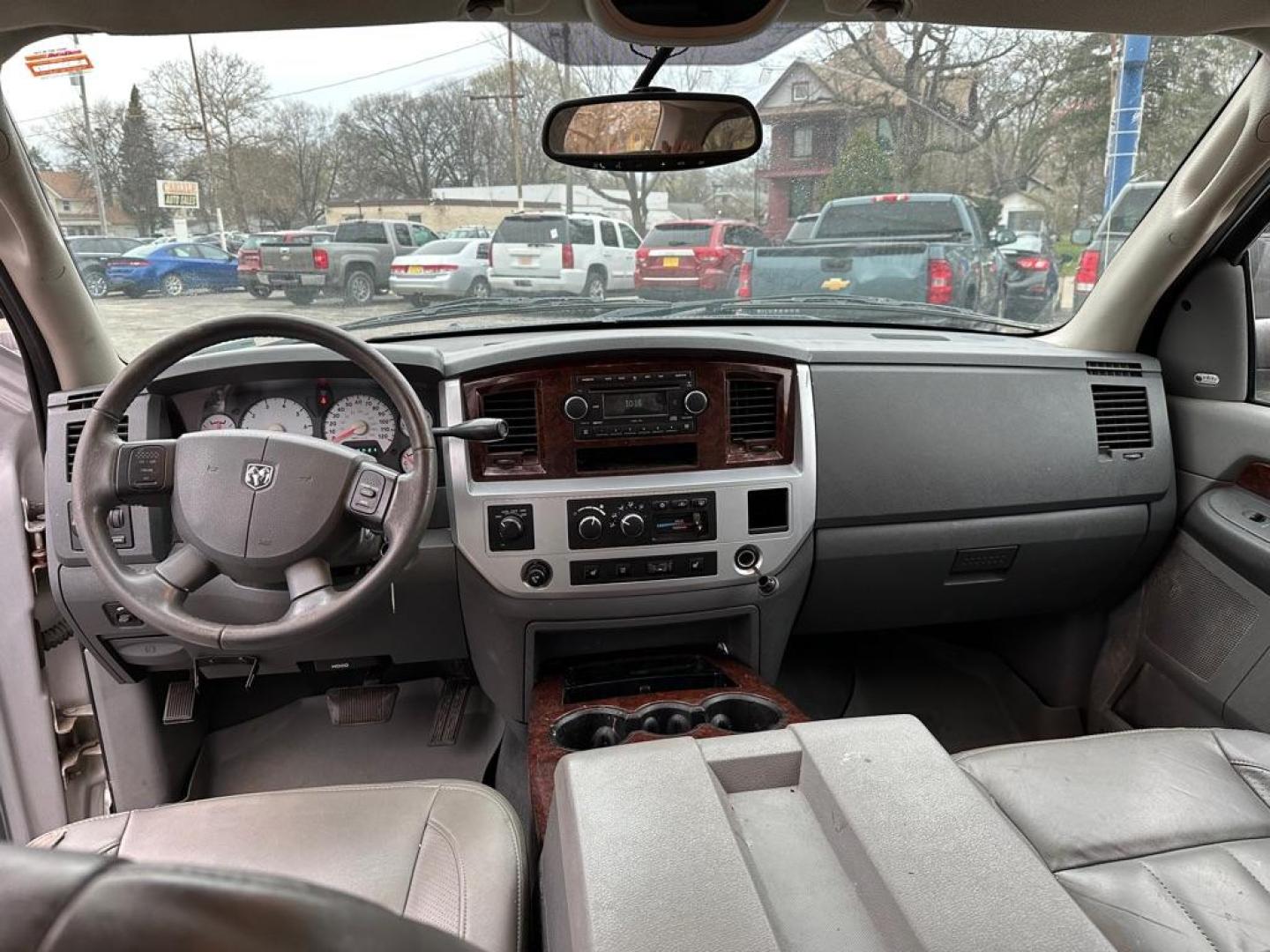 2008 SILVER DODGE RAM 1500 ST (1D7HU18248S) with an 5.7L engine, Automatic transmission, located at 1708 Broadway, Rockford, IL, 61104, (815) 397-5010, 42.252522, -89.069359 - Photo#5