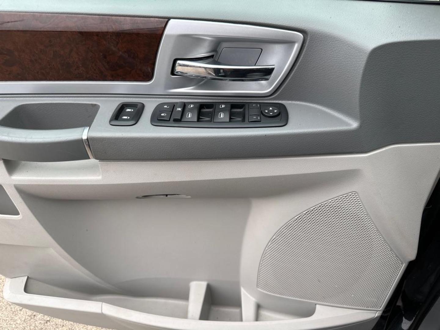 2010 BLACK CHRYSLER TOWN and COUNTRY TOURING (2A4RR5DX7AR) with an 4.0L engine, Automatic transmission, located at 1708 Broadway, Rockford, IL, 61104, (815) 397-5010, 42.252522, -89.069359 - Photo#10