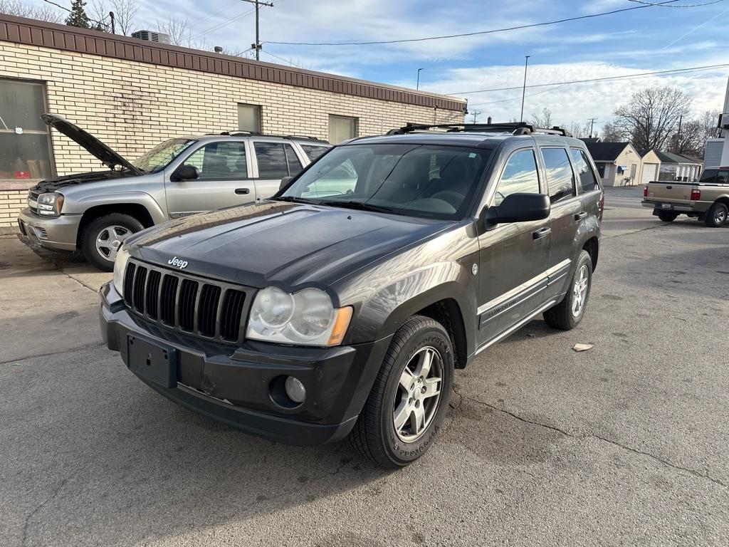 photo of 2005 JEEP GRAND CHEROKEE 4DR