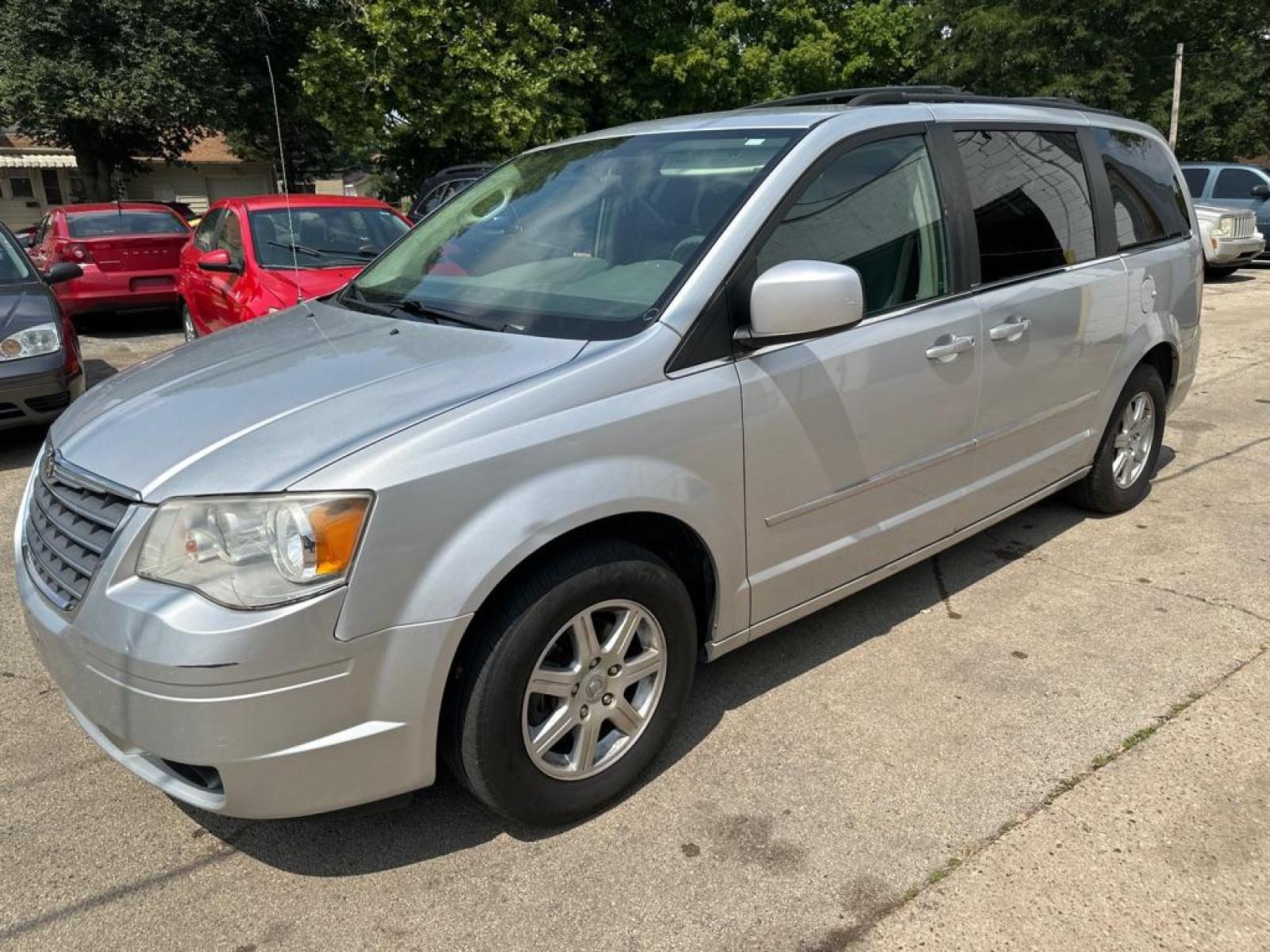 2010 SILVER CHRYSLER TOWN and COUNTRY TOURING (2A4RR5D15AR) with an 3.8L engine, Automatic transmission, located at 1708 Broadway, Rockford, IL, 61104, (815) 397-5010, 42.252522, -89.069359 - Photo #0