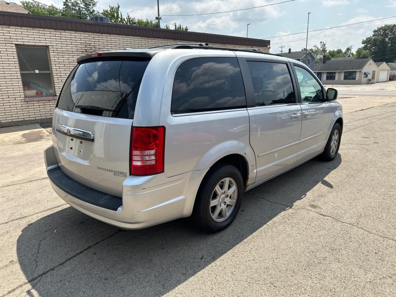 2010 SILVER CHRYSLER TOWN and COUNTRY TOURING (2A4RR5D15AR) with an 3.8L engine, Automatic transmission, located at 1708 Broadway, Rockford, IL, 61104, (815) 397-5010, 42.252522, -89.069359 - Photo #2