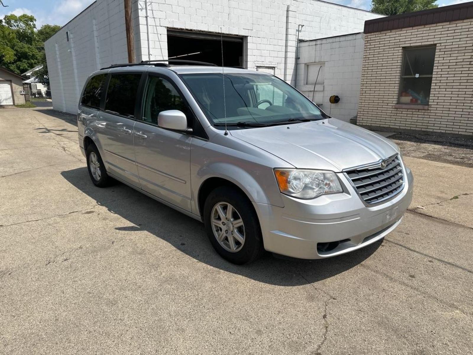 2010 SILVER CHRYSLER TOWN and COUNTRY TOURING (2A4RR5D15AR) with an 3.8L engine, Automatic transmission, located at 1708 Broadway, Rockford, IL, 61104, (815) 397-5010, 42.252522, -89.069359 - Photo #3