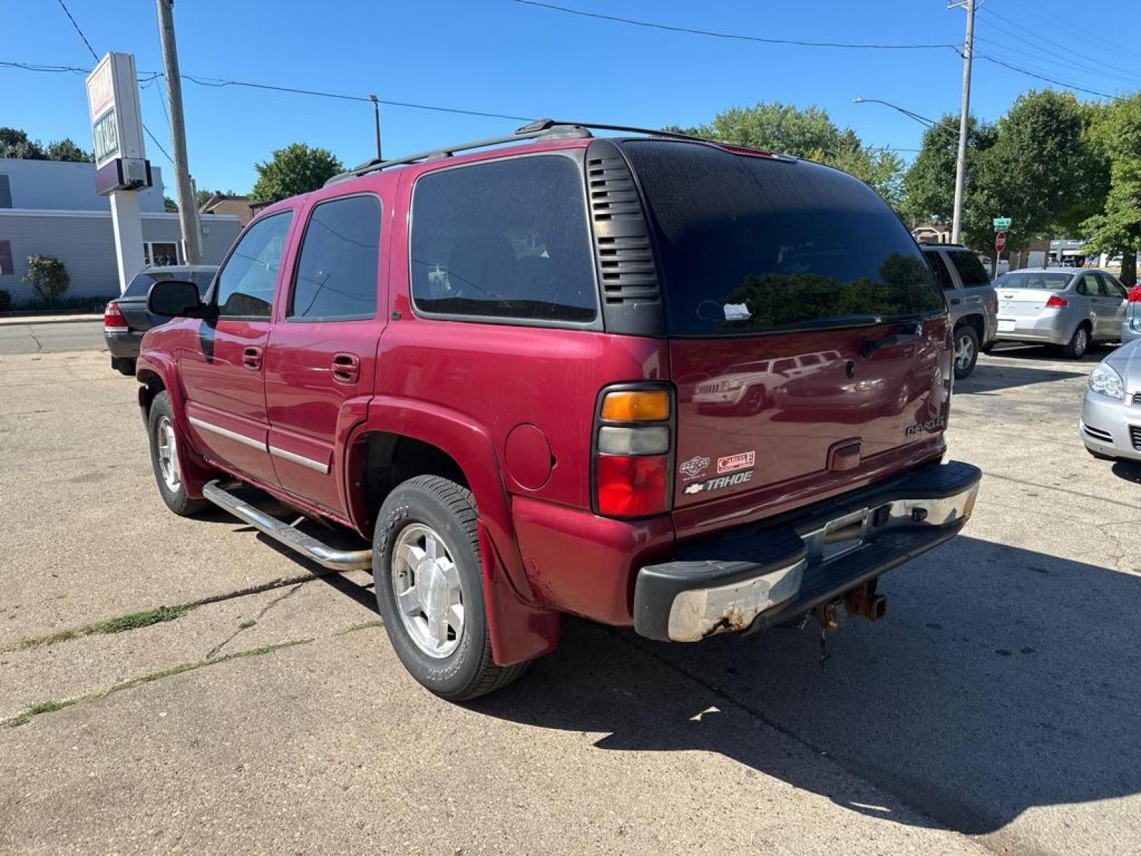 2005 RED CHEVROLET TAHOE 1500 (1GNEK13T25J) with an 5.3L engine, Automatic transmission, located at 1708 Broadway, Rockford, IL, 61104, (815) 397-5010, 42.252522, -89.069359 - Photo #1