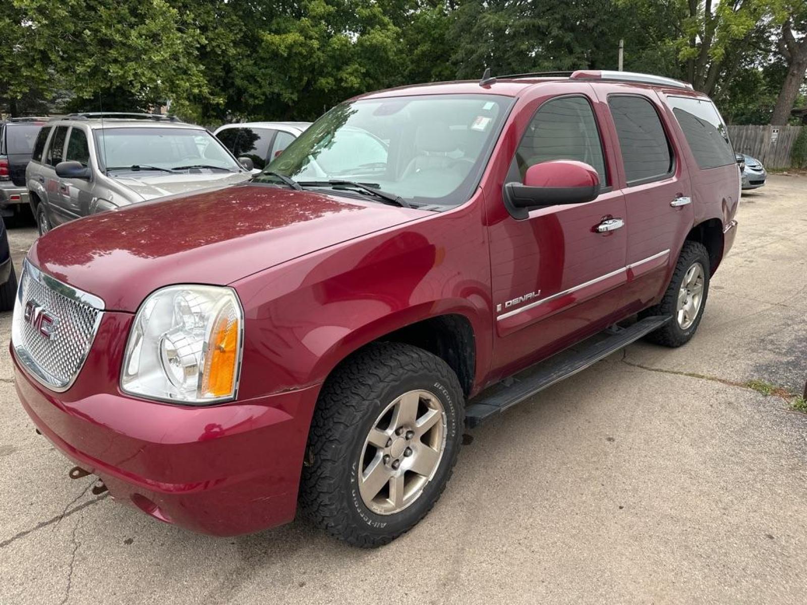 2007 RED GMC YUKON DENALI (1GKFK63807J) with an 6.2L engine, Automatic transmission, located at 1708 Broadway, Rockford, IL, 61104, (815) 397-5010, 42.252522, -89.069359 - Photo #0