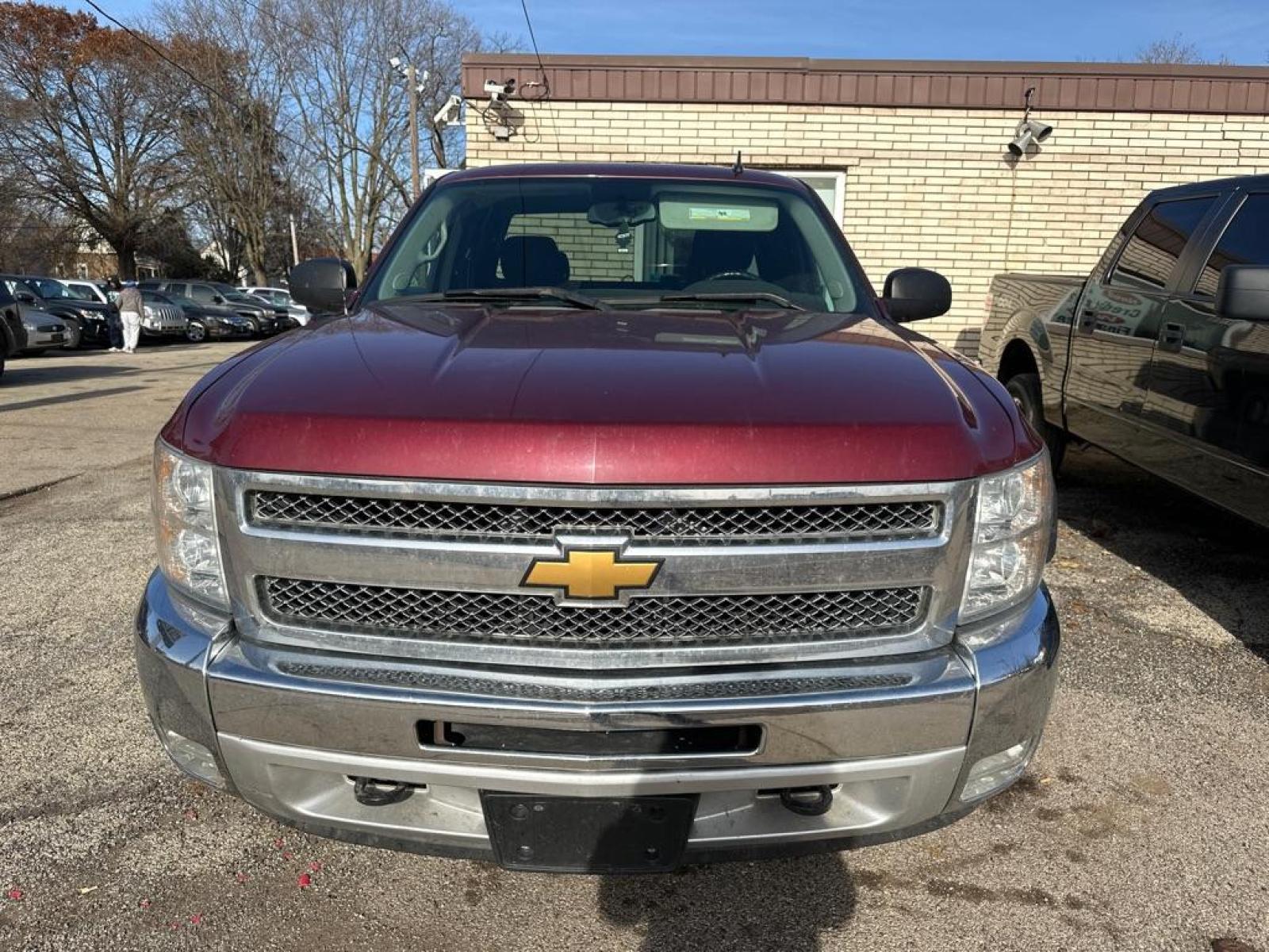 2013 RED CHEVROLET SILVERADO 1500 LT (1GCRKSE73DZ) with an 5.3L engine, Automatic transmission, located at 1708 Broadway, Rockford, IL, 61104, (815) 397-5010, 42.252522, -89.069359 - Photo #0
