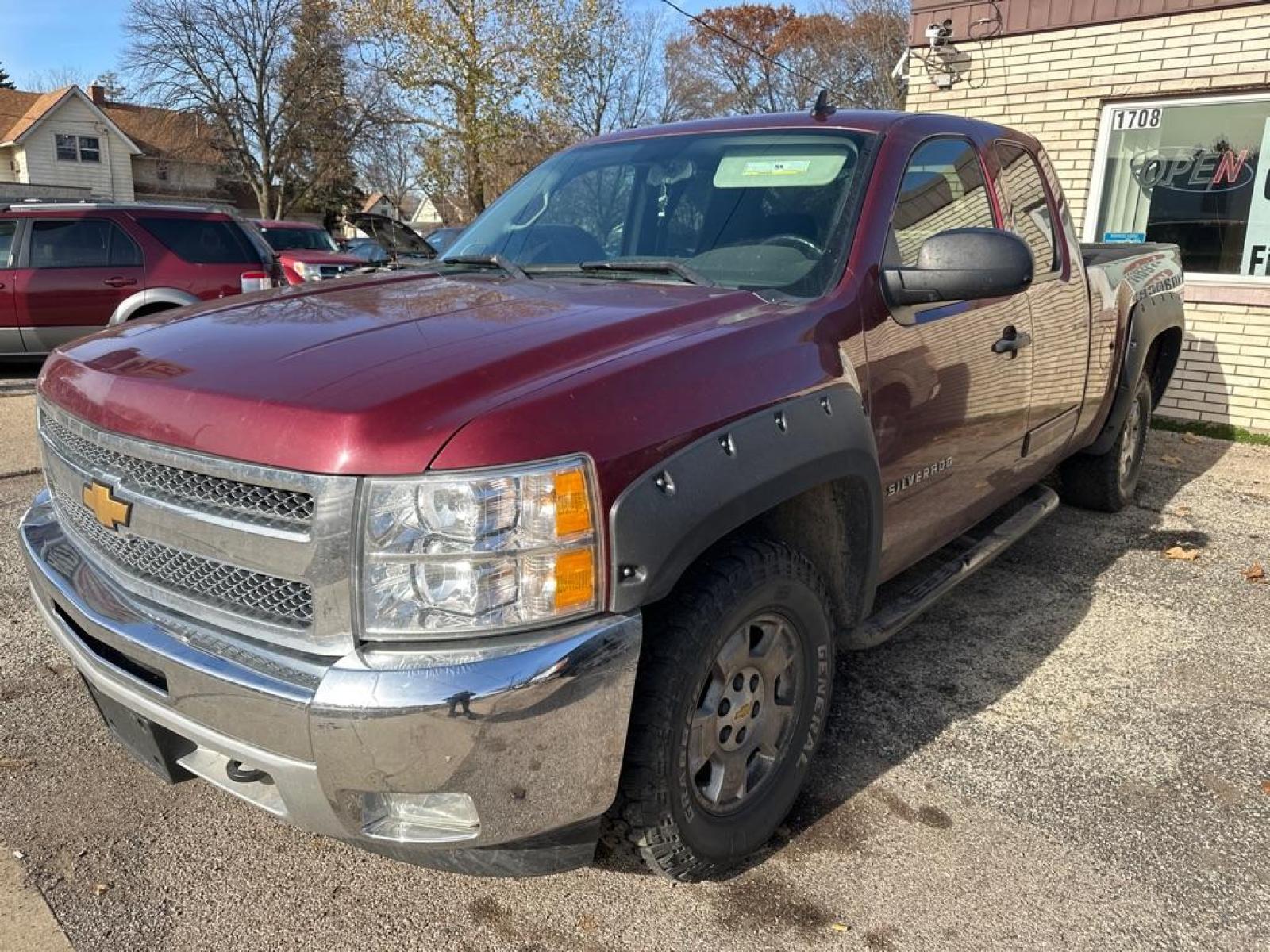 2013 RED CHEVROLET SILVERADO 1500 LT (1GCRKSE73DZ) with an 5.3L engine, Automatic transmission, located at 1708 Broadway, Rockford, IL, 61104, (815) 397-5010, 42.252522, -89.069359 - Photo #1